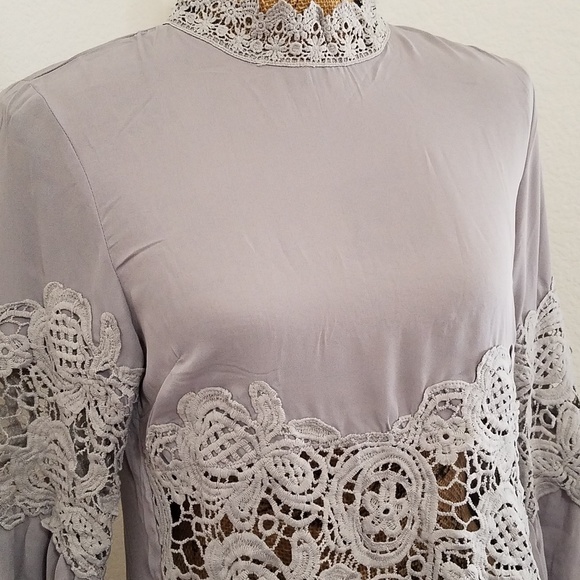 Gray long sleeve lace inset bell sleeve lace neck detail Top Small Mediim - Picture 6 of 10